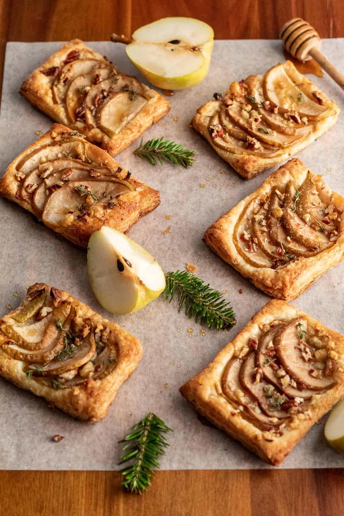 pear and gorgonzola puff pastry