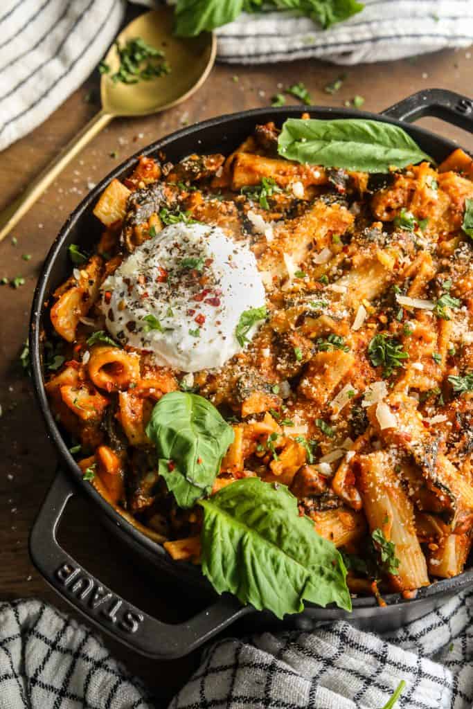 one pot creamy tomato pasta with spinach and mushrooms