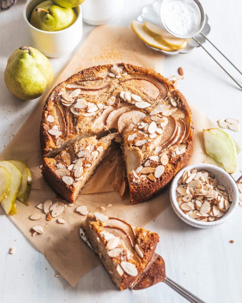 spiced pear and almond cake with pears and almonds