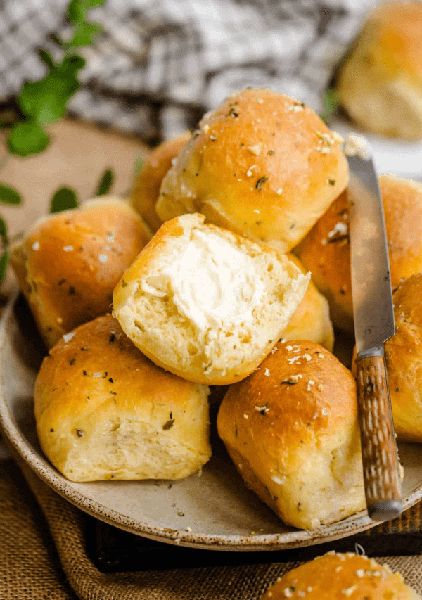 Rosemary-Dinner-Rolls