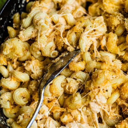 creamy smoked mac and cheese in a skillet.