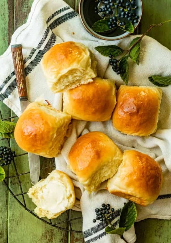 brioche dinner rolls on a kitchen towel.